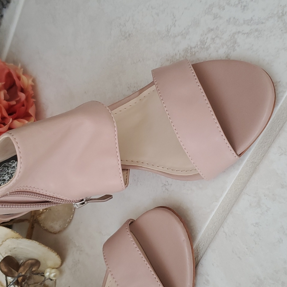 💋 VINCE CAMUTO Blush Wedge Buckle Sandals 💋 - Picture 4 of 14